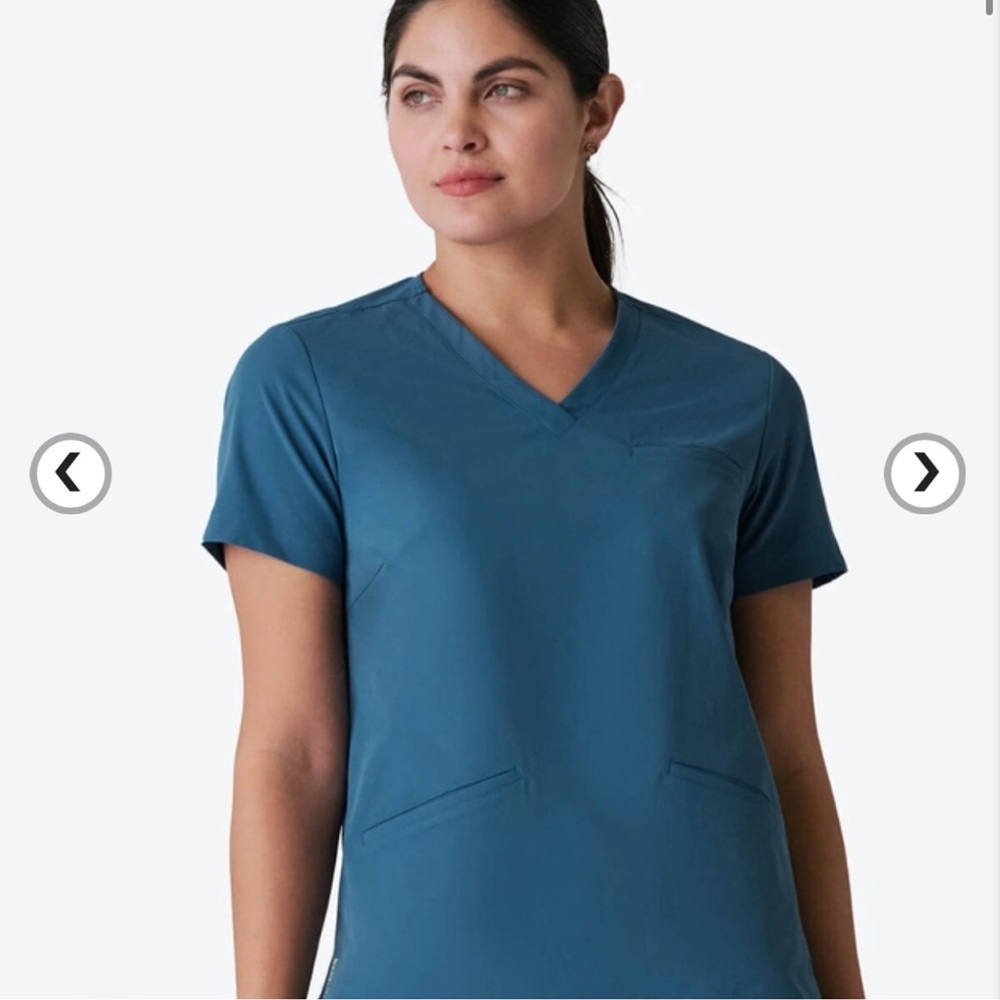 Medelita Calyx Scrub Top